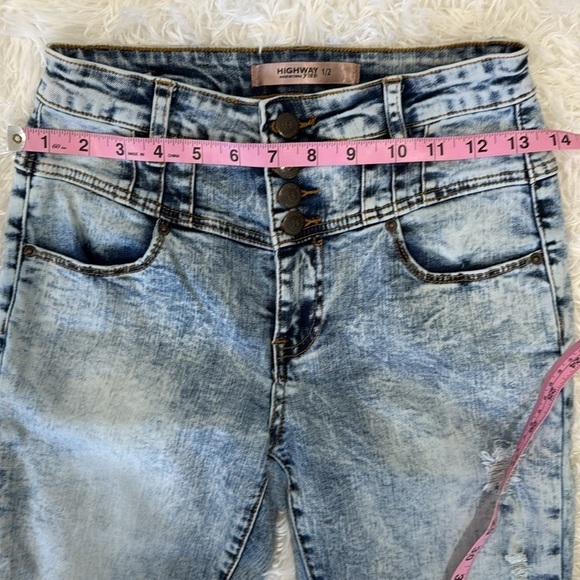 Light wash jeans - Picture 2 of 5